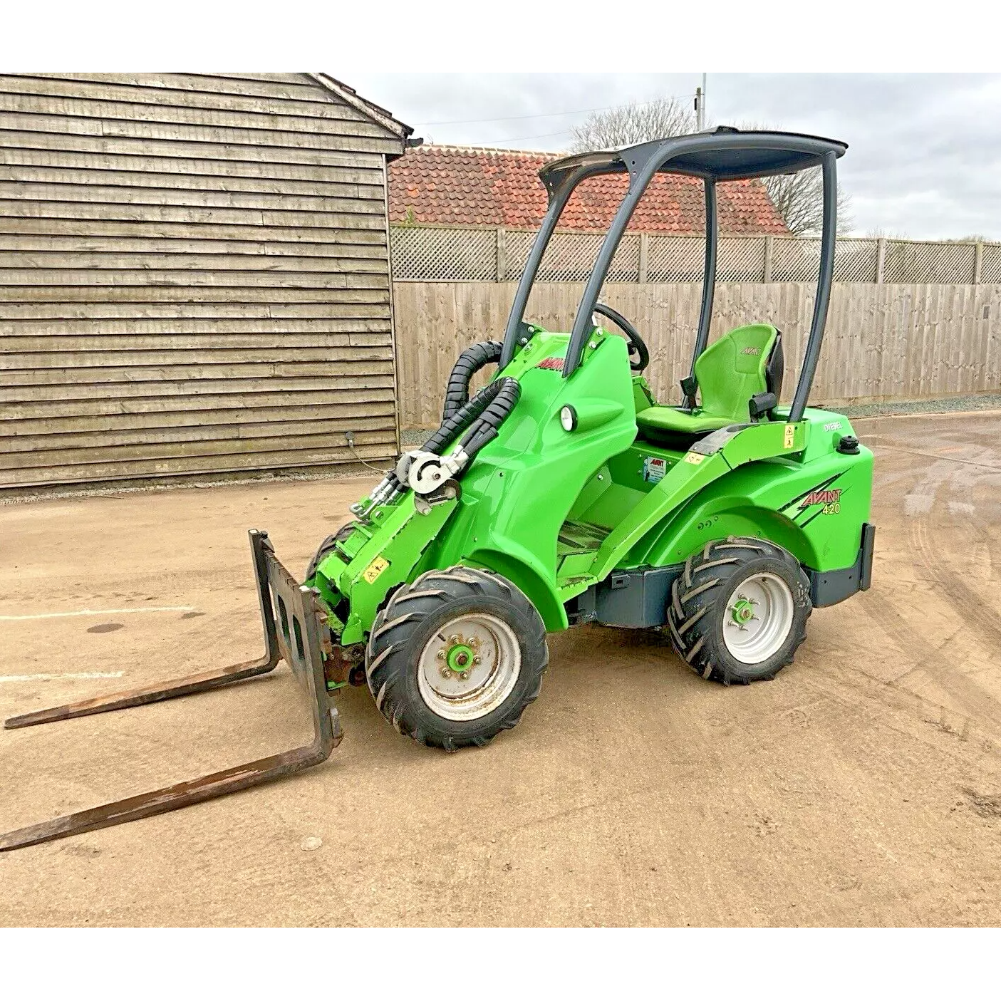 2014 AVANT 420 DIESEL ARTICULATED WHEEL LOADER MULTI ONE WITH FORKS & BUCKET